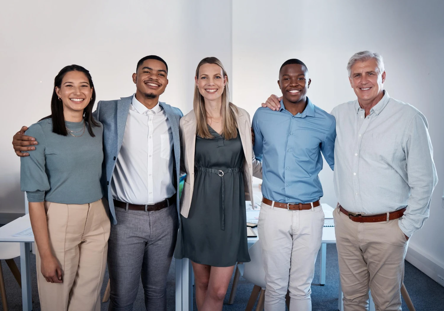 Diverse, global network of RemoteLineUS staff collaborating in sync