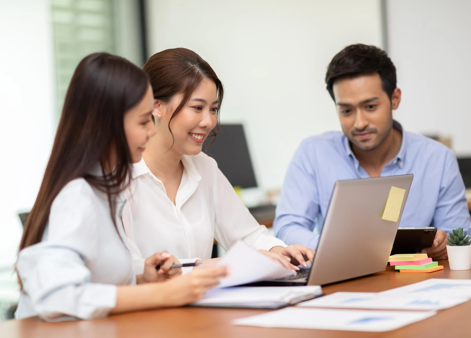 Working college students executing high-level tasks in a remote internship program