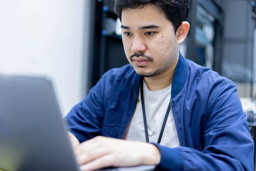 Technical IT expert managing server infrastructure and networks remotely